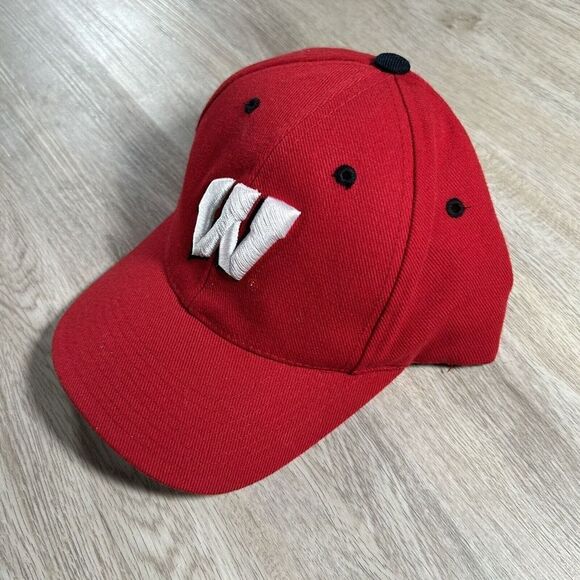 Vintage Puma Wisconsin Badgers Hat Snapback College Football Red Cap - Picture 8 of 9
